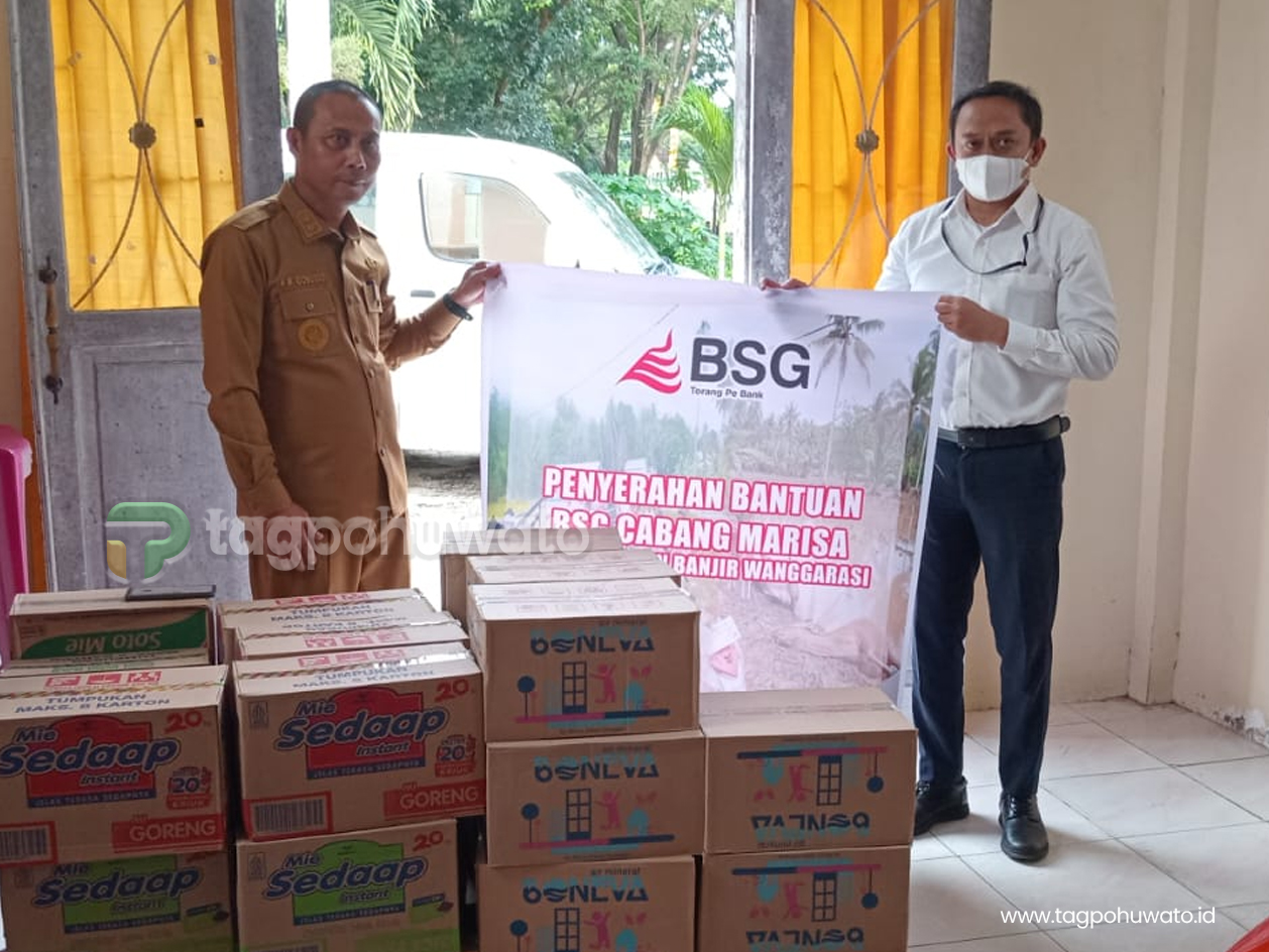Ringankan Beban Warga, Bank SulutGo Bantu Korban Banjir di Desa Tuweya.