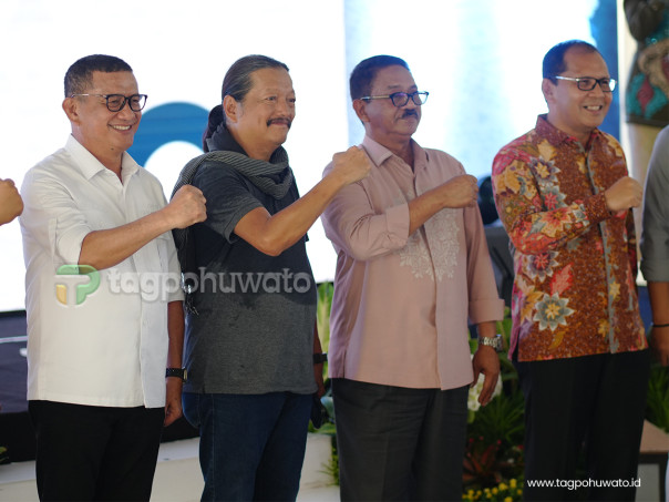 Syarif Mbuinga Pada Saat Seminar Nasional Kebudayaan dan Peradaban di Kabupaten Boalemo. Bersama Arsitek Yori Antar, Bupati Boalemo, Rum Pagau, Dani Pomanto, Mantan Walikota Makassar.