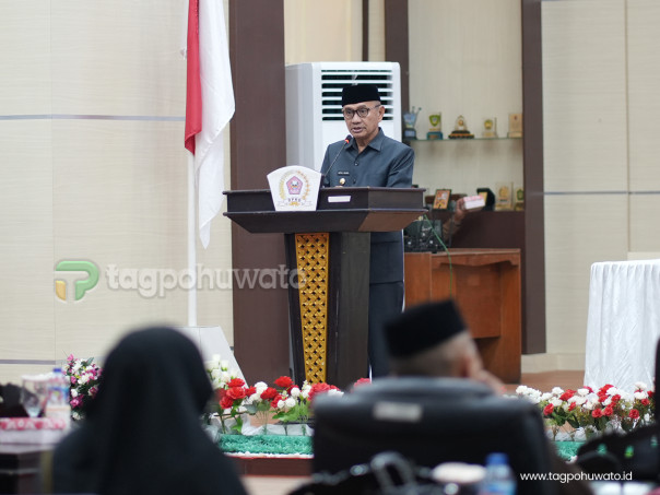 Bupati Pohuwato Saipul Mbuinga Saat Membacakan Laporan LKPJ di Aula Gedung DPRD Pohuwato.